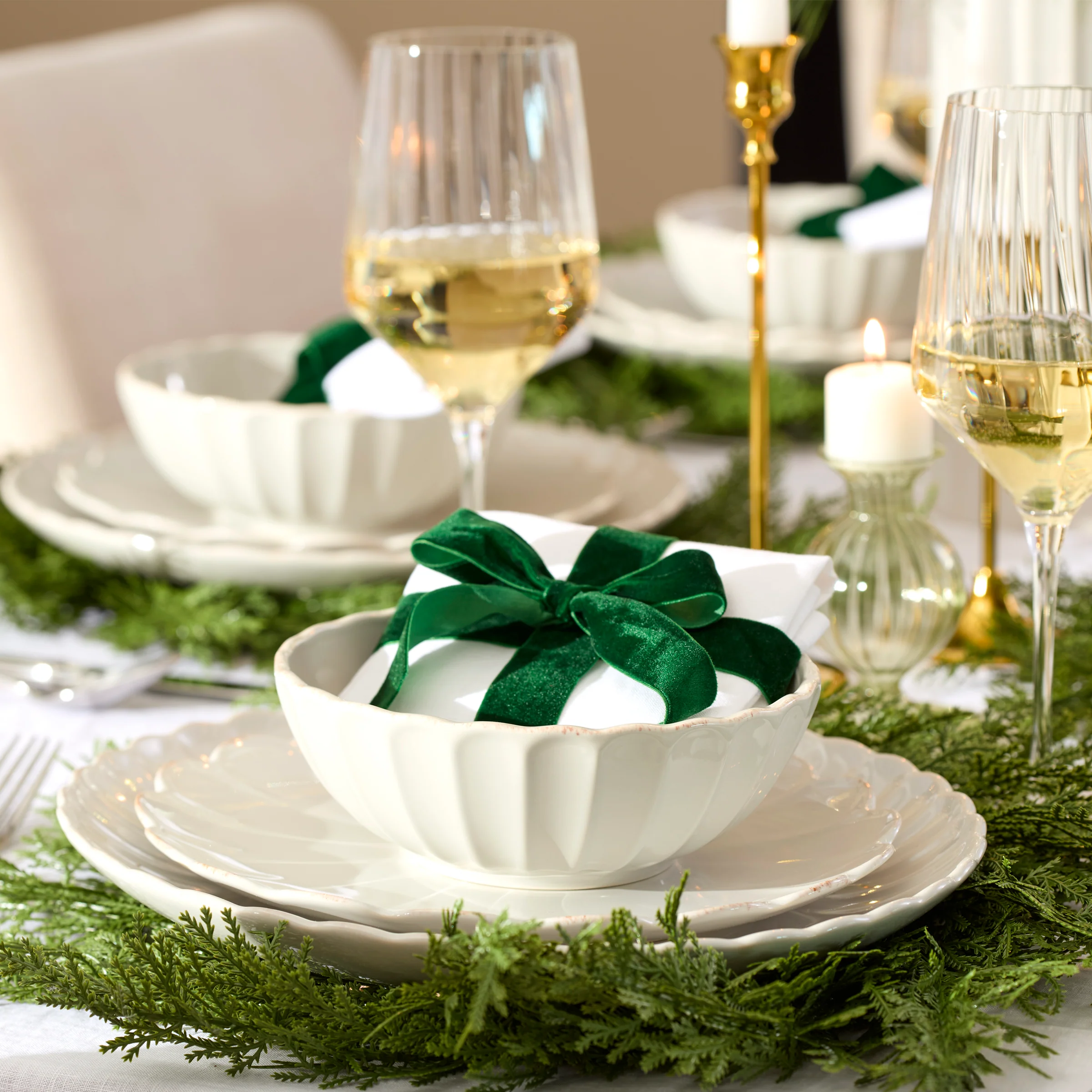 French Perle Scallop White Dinner Plates, Set of 4 - Image 4