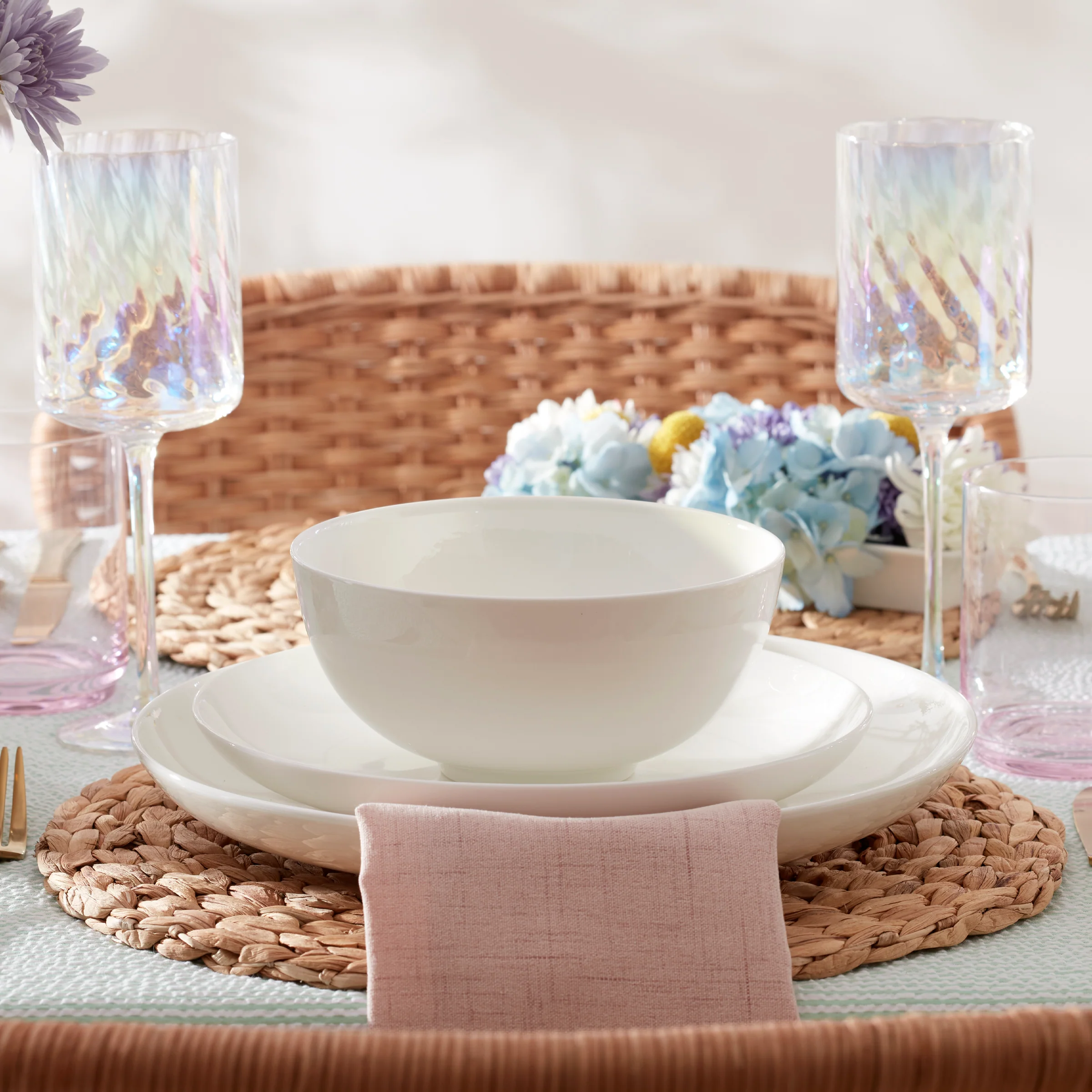 Studio 1414 Coupe 16-Piece Dinnerware Set - Image 6