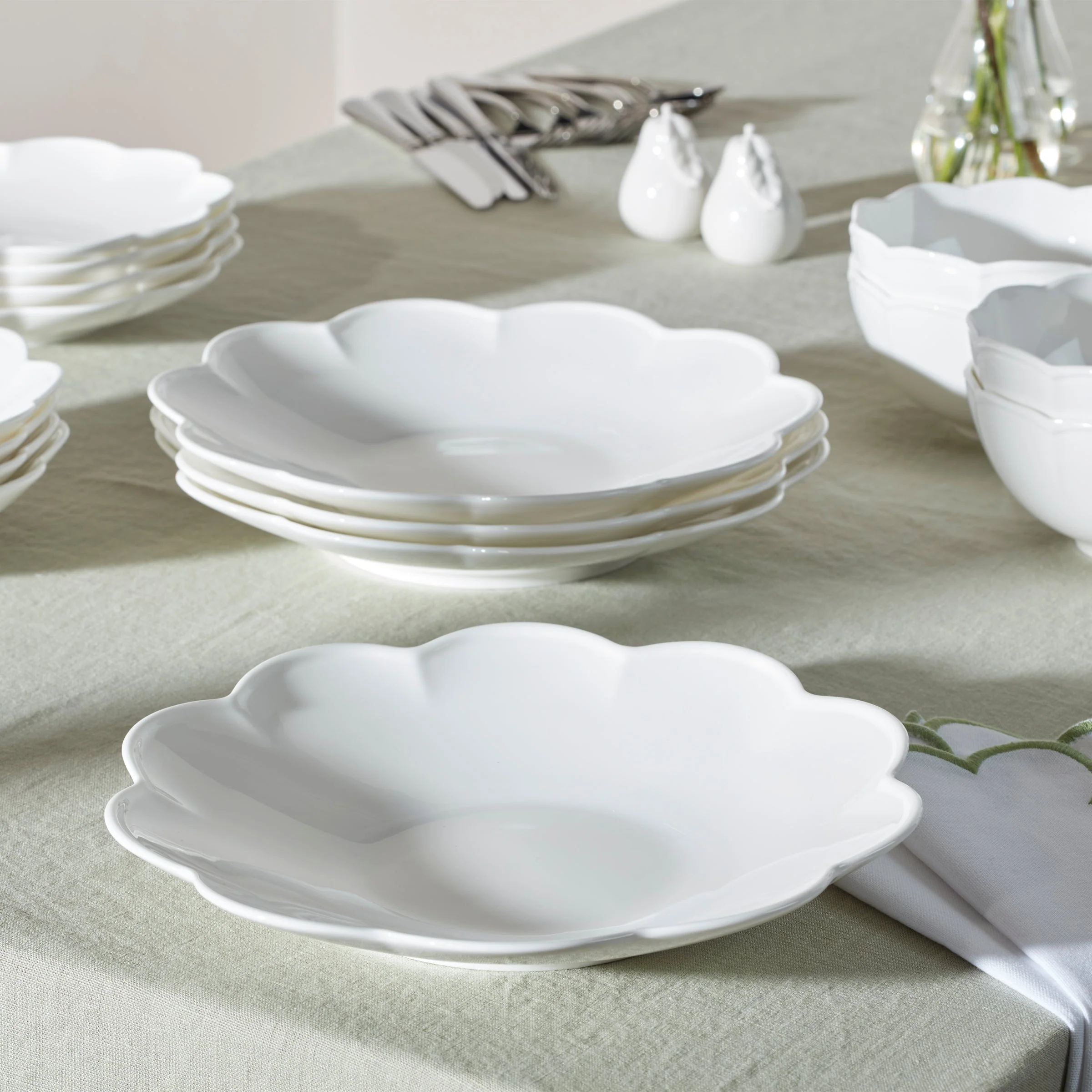 Studio 1414 Scallop 12-Piece Dinnerware Set - Image 11