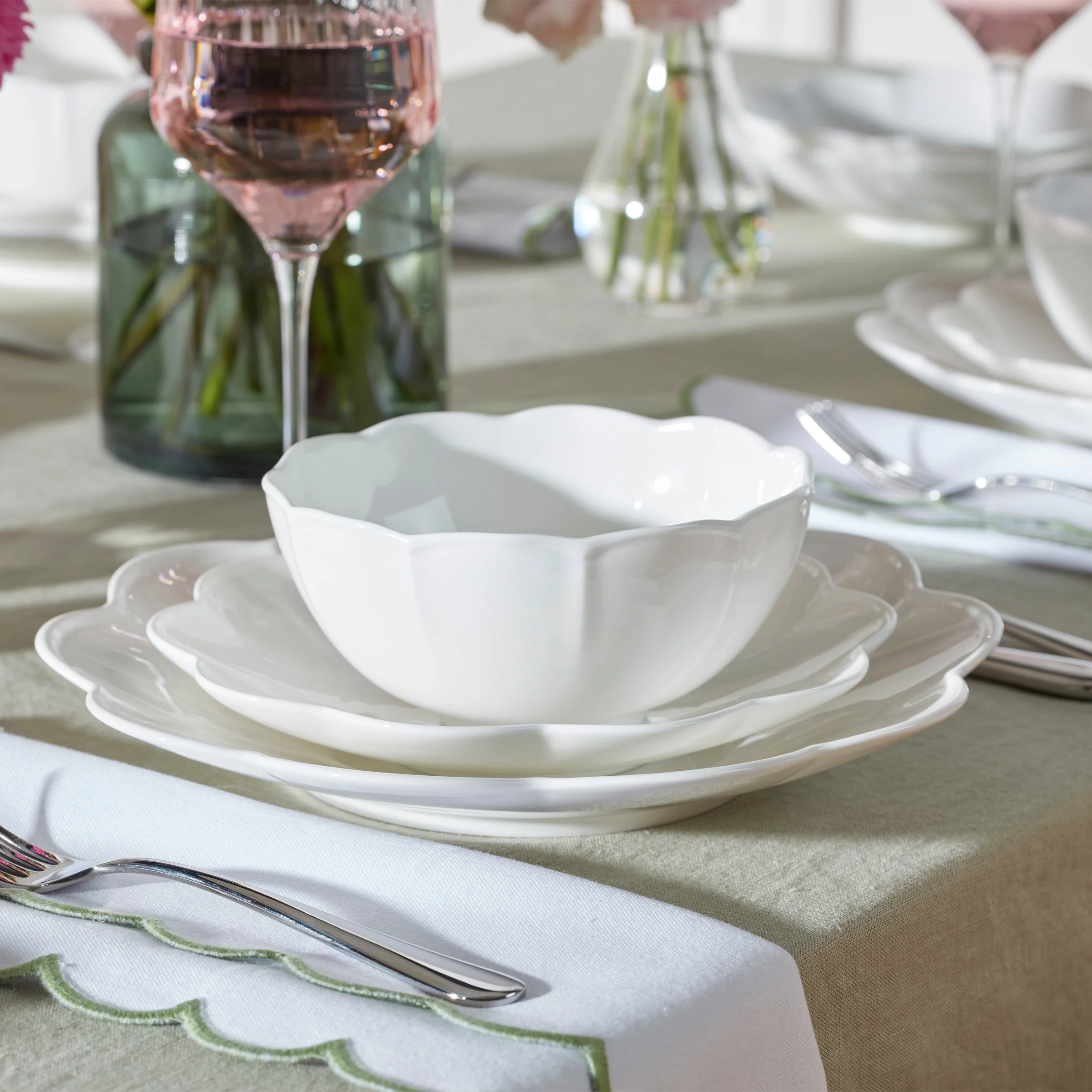 Studio 1414 Scallop 12-Piece Dinnerware Set - Image 15