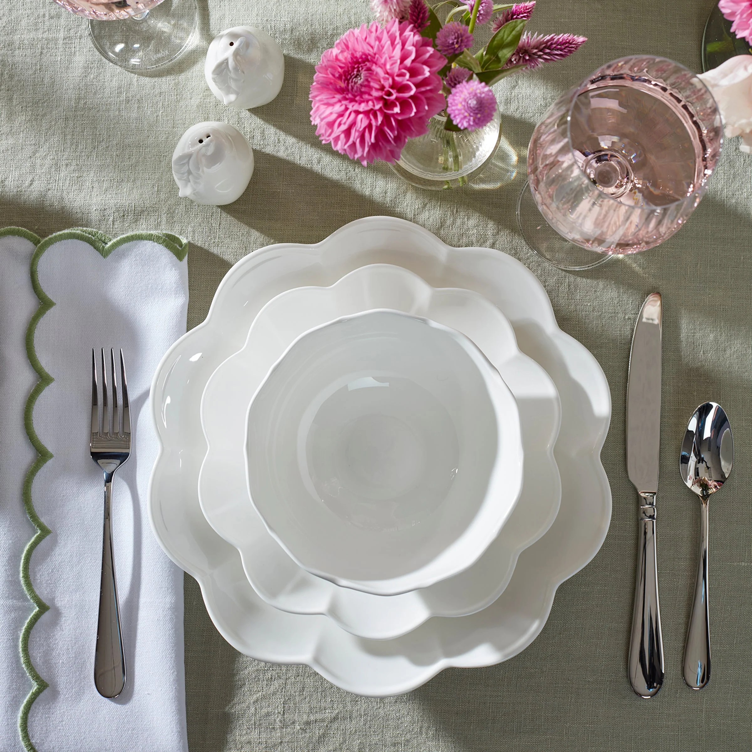 Studio 1414 Scallop 12-Piece Dinnerware Set - Image 16