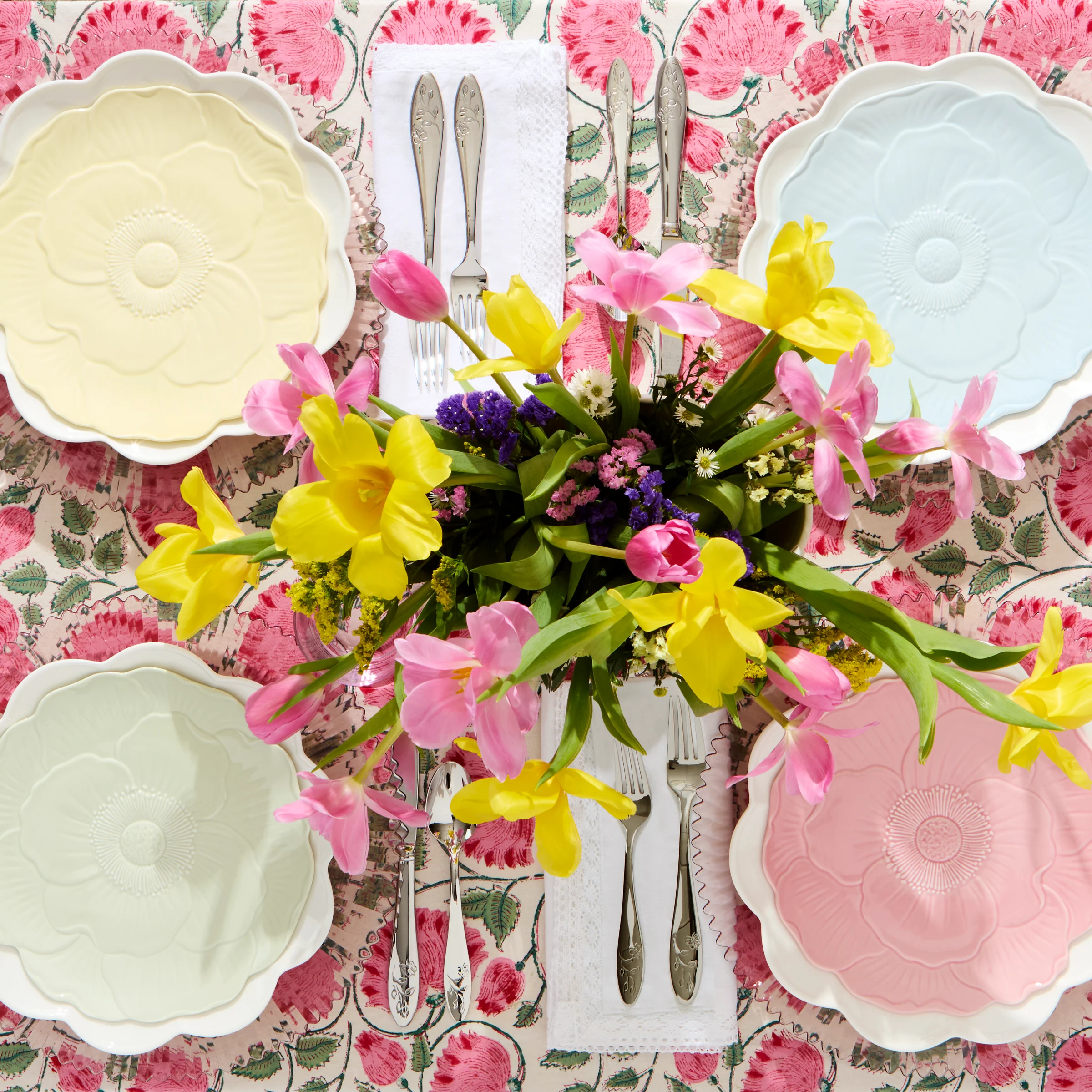 Studio 1414 Scallop 12-Piece Dinnerware Set - Image 8