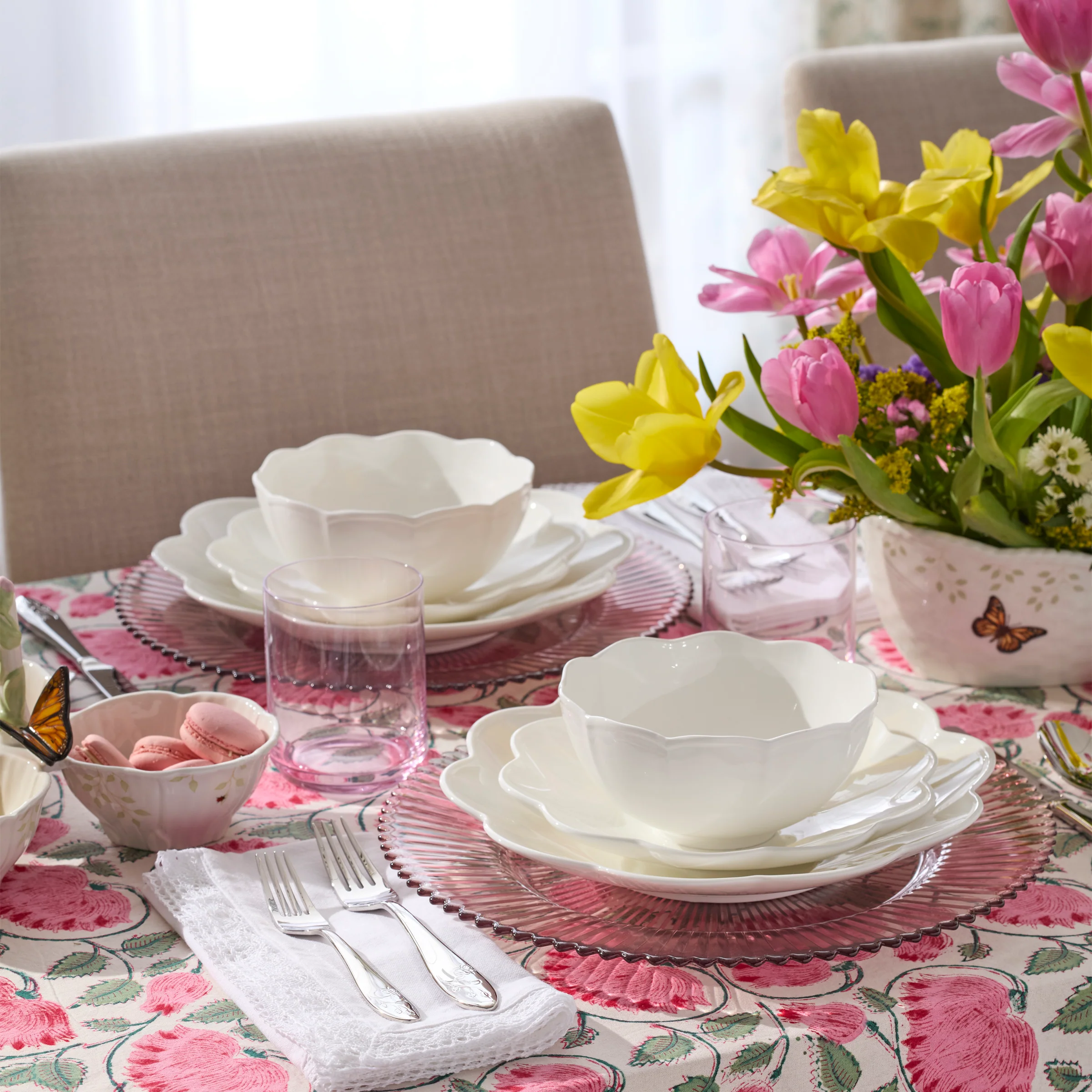 Studio 1414 Scallop 12-Piece Dinnerware Set - Image 4